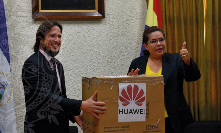  UNAN-León recibe donación extranjera