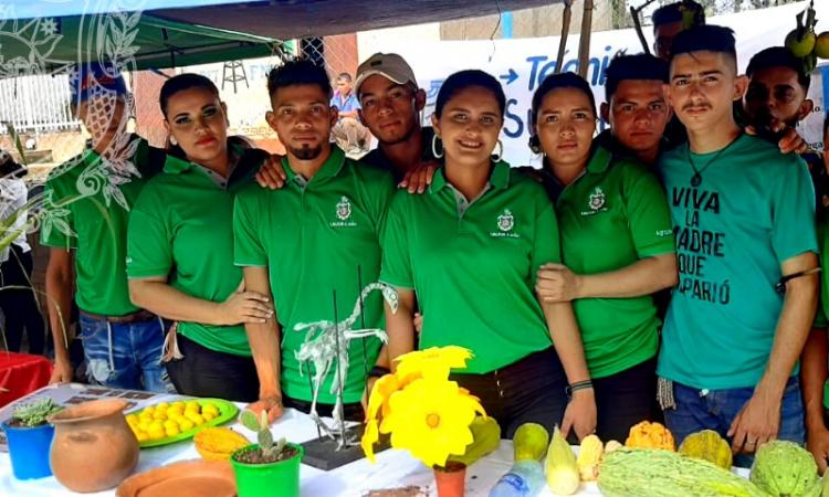 CUR Jinotega y el Programa Universidad en el Campo, sede Plan de Grama realizaron una feria estudiantil con la participación de estudiantes de secundaria y Ministerio de Salud