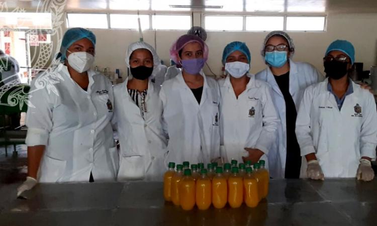   Estudiantes de la carrera Ingeniería de Alimentos de la Facultad de Ciencias Qímicas elaboran néctar de frutas