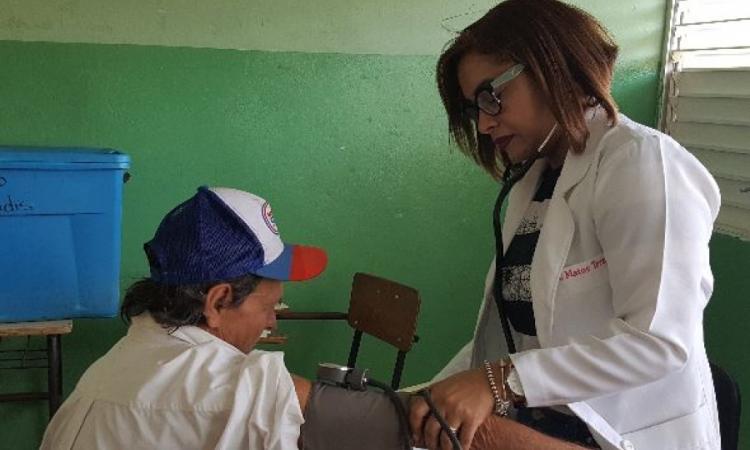 UASD favorece a cientos de personas con gran operativo médico y cultural en Sabana Grande de Boyá