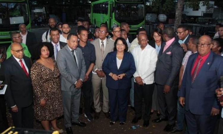UASD y OMSA inauguran corredor de autobuses para garantizar transporte a estudiantes en tanda nocturna 