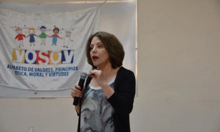 Especialista ecuatoriana dicta conferencia en la UASD sobre Educación en Valores