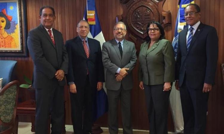 Rectora UASD recibe visita presidente Asociación de Empresas Industriales de Herrera