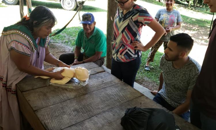 Un proyecto con la población ngäbe dibuja las bases de una medicina y salud intercultural en Costa Rica
