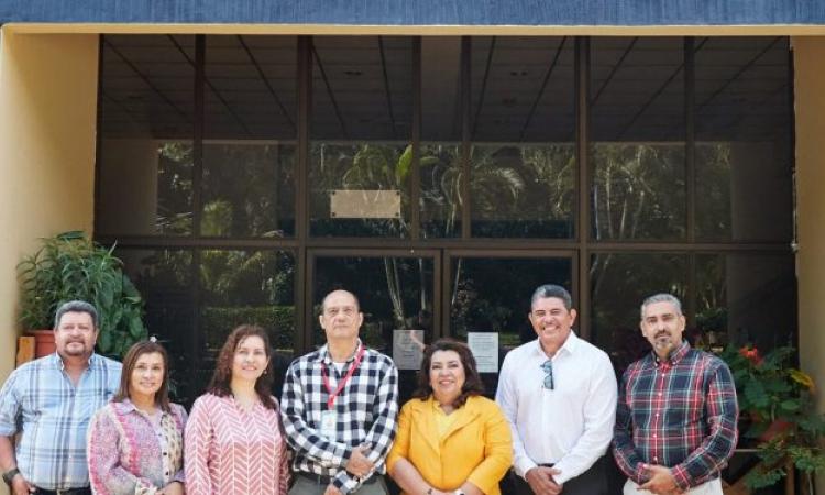 Docentes hondureños realizan pasantía de investigación en la Universidad de El Salvador