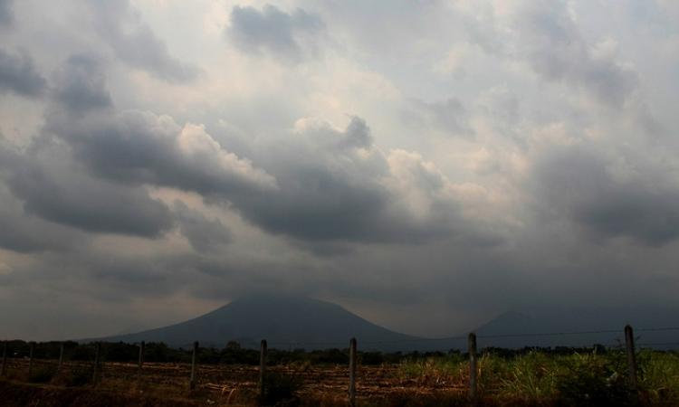 UNA UES realiza foro sobre crisis ambiental en El Salvador