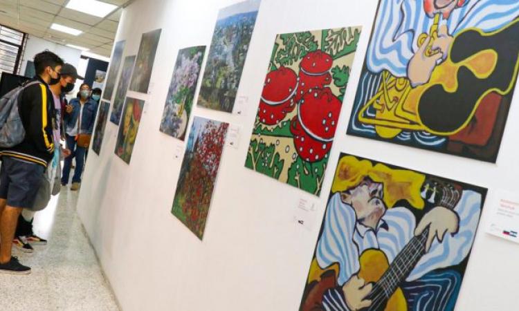 UES inaugura exposición pictórica de estudiantes y docentes rusos