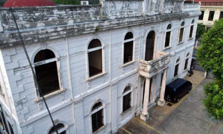 UES inicia labores de remozamiento y reparación de edificio histórico «La Rotonda» y su anexo