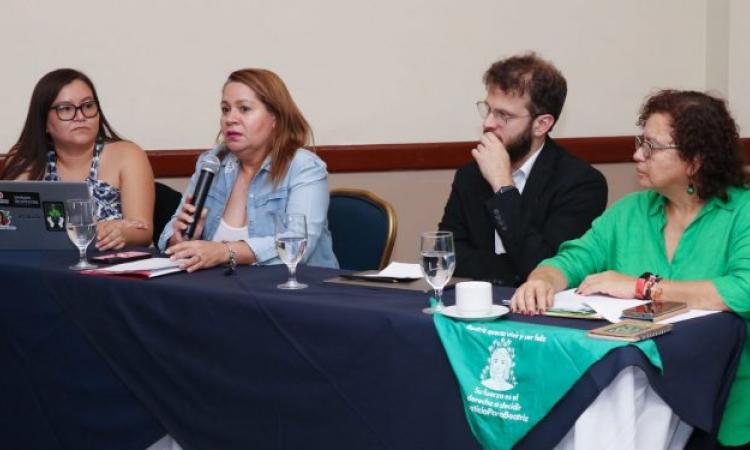 Decana de Jurisprudencia participa en foro sobre Justicia Reproductiva en Latinoamérica y El Caribe