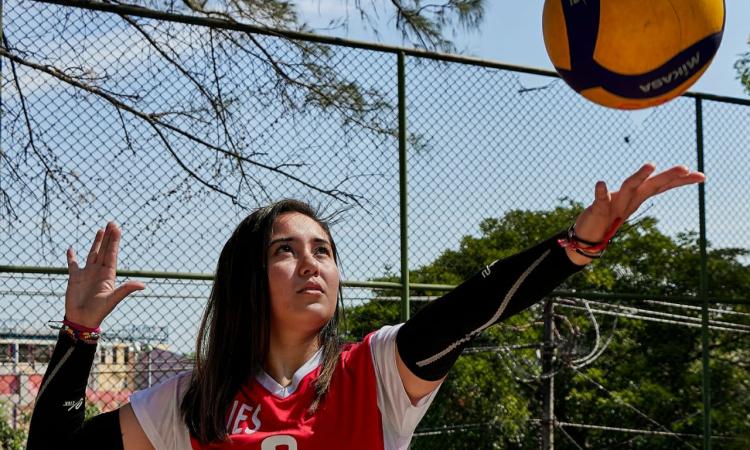 “Rendirme no es una opción, así me toque luchar contracorriente’’ Tatiana Menjivar, capitana de voleibol UES