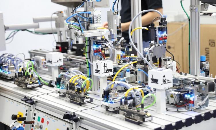 Facultad de Informática de la Universidad de Panamá avanza con tecnología robótica