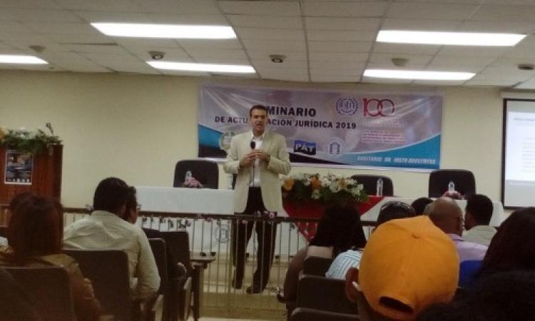 Estudiantes de Derecho realizan seminario Sobre La Actual Regulación Financiera En Panamá