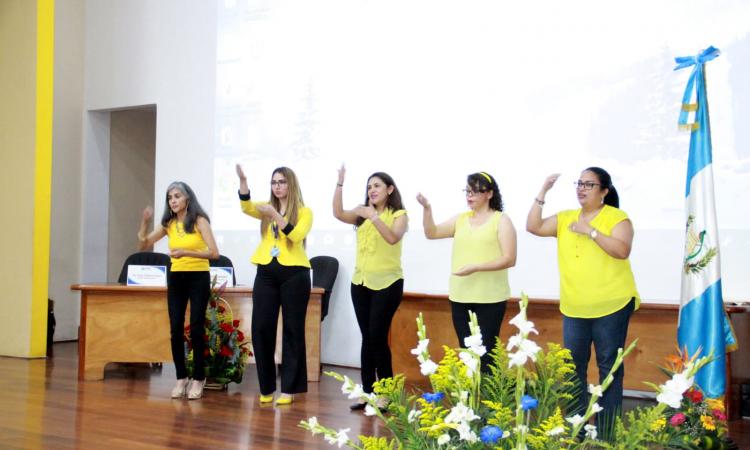 USAC y el Comité Pro Ciegos y Sordos gradúan a la primera promoción de interpretación en lengua de señas