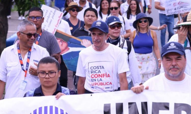 Multitudinaria marcha toma San José para defender la Educación Pública de Costa Rica