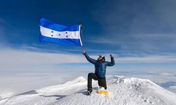 El hondureño que conquistó la cima del Monte Everest brindará conferencia en la UNAH