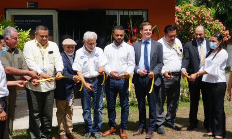 UNAH-CURLA inaugura banco de semillas criollas y mejoradas