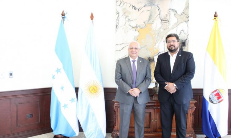 Rector de la UNAH y embajador de Argentina acuerdan convenios académicos y de seguridad alimentaria
