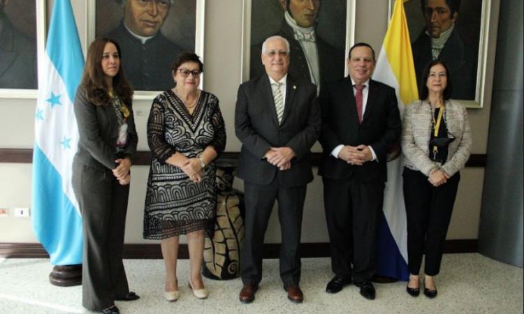 45 municipios de Centroamérica se beneficiarán con firma de convenio entre la UNAH y despacho de designada presidencial