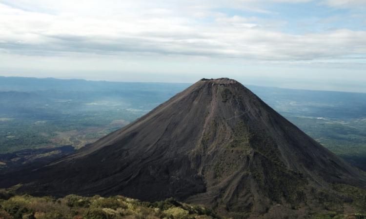 Docente de la UNAH colabora en proyecto para mapear volcanes en Honduras 