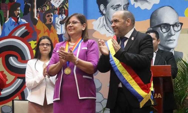 Rectora Y Vicerrector General De La UNAN-Managua Toman Posesión De Sus Cargos