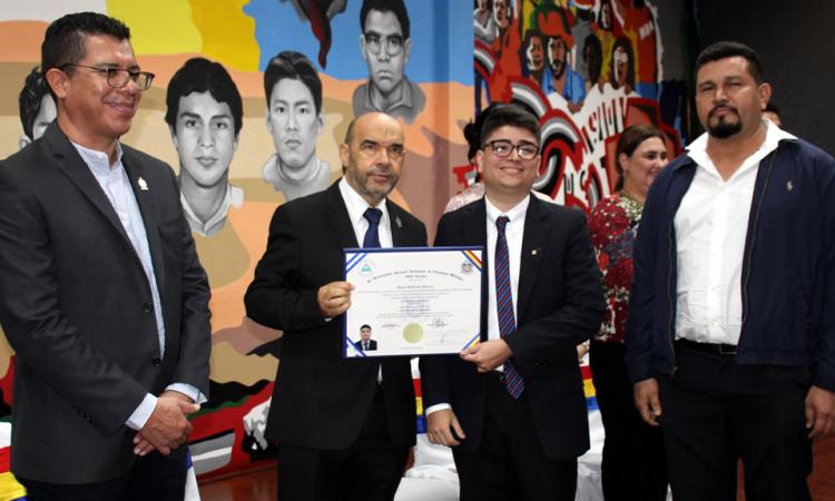  UNAN-Managua entrega título a profesionales de la Facultad de Ciencias e Ingeniería