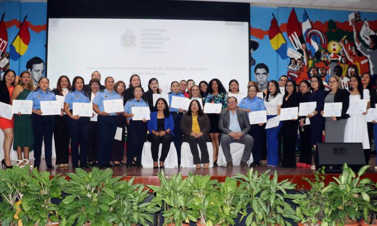  UNAN-Managua y MINIM gradúan a 45 profesionales en derechos humanos y prevención de violencia