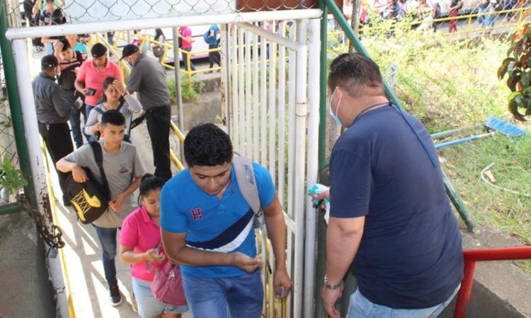 Estudiantes de la UNAN-Managua se reintegran a sus clases