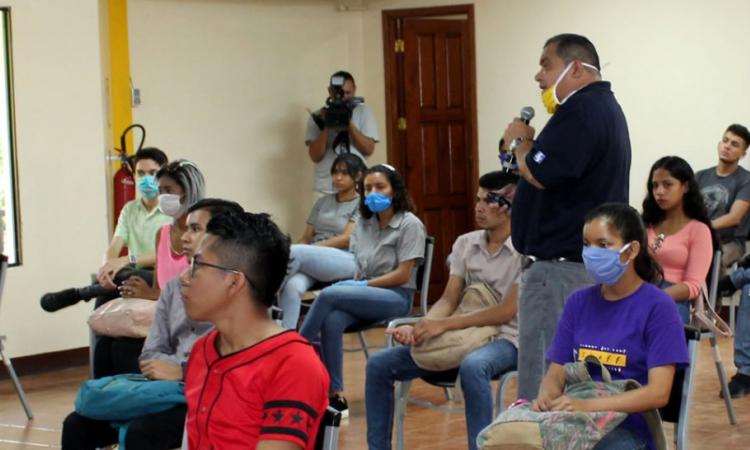 Universitarios participan en taller sobre seguridad virtual