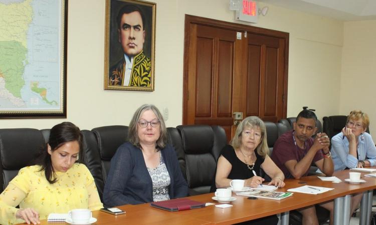Sindicalistas del Reino Unido visitan la UNAN-Managua