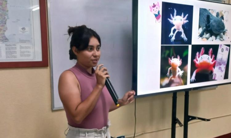 Estudiante mexicana en estancia de investigación presenta seminario científico
