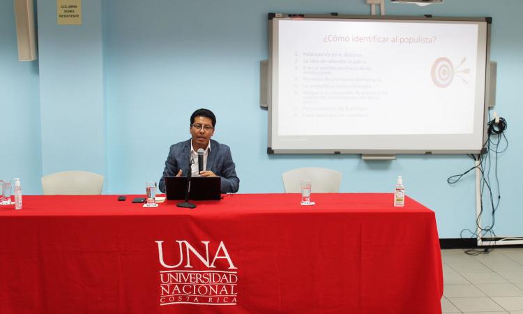 Jornada inaugural de ciencias sociales analizó el populismo en América Latina