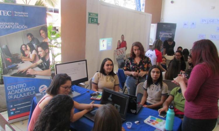 Centro de Académico de Alajuela motivó a colegialas a estudiar ingenierías