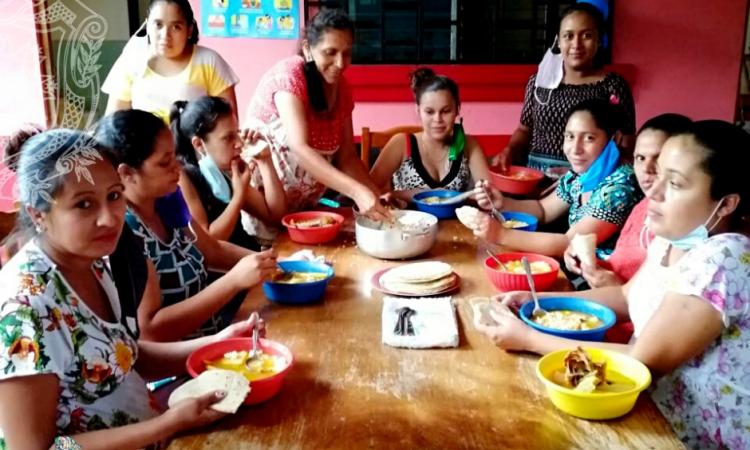Programa Universidad en el Campo, realiza Baby shower con mujeres de la casa materna del Municipio San Sebastián de Yalí