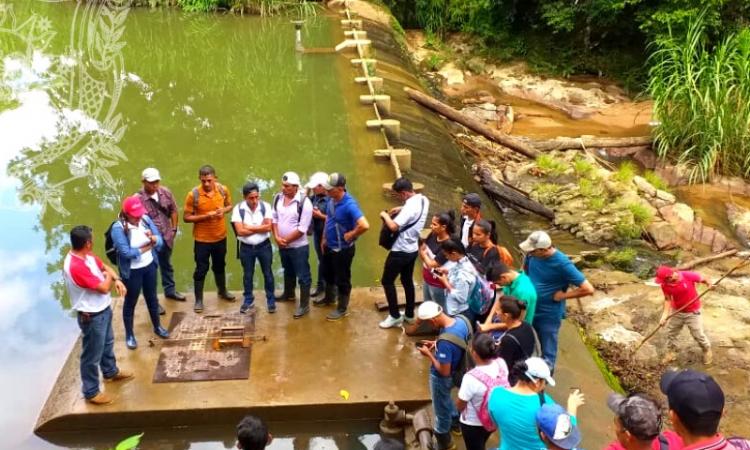  Estudiantes del CUR Jinotega del Programa Universidad en el Campo visitan Planta Hidroeléctrica 