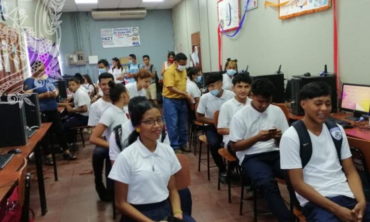 La Facultad de Ciencias Jurídicas y Sociales participó en Expo feria Territorial, con visita guiadas, en el colegio Rubén Darío 