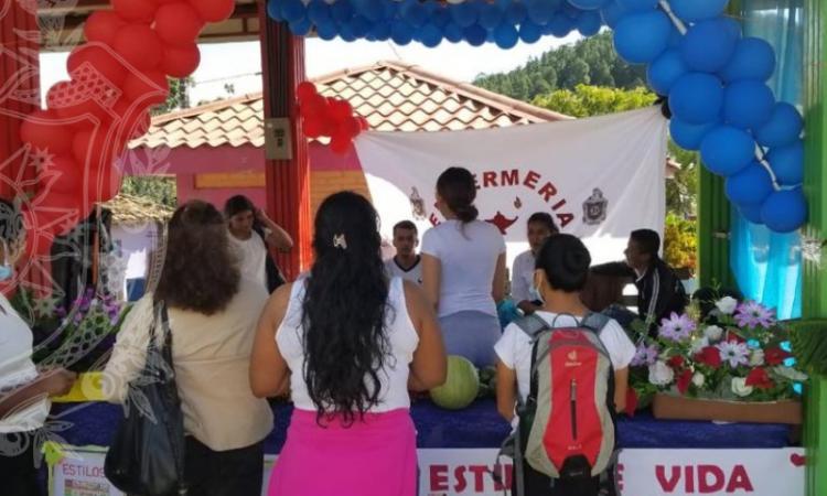 Estudiantes y docentes del CUR Somoto de la UNAN León Bicentenaria realizaron Feria sobre estilos de vidas saludables