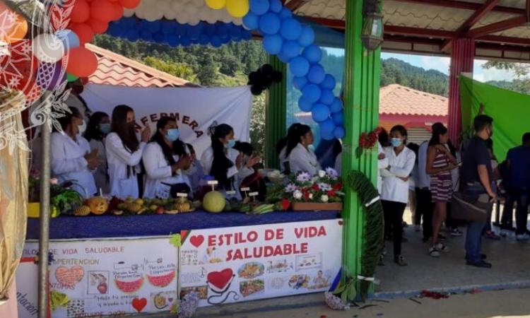 Estudiantes del Programa Universidad en el Campo de San Juan Río Coco y San José de Cusmapa del CUR Somoto, realizaron una Feria sobre Seguridad alimentaria y estilos de vida saludable.