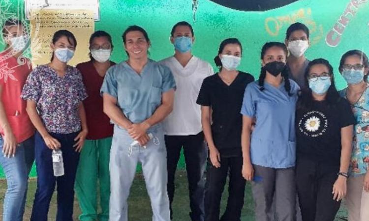 La UNAN-León Bicentenaria, nuevamente movilizó la Brigada Odontológica para brindar atención en salud bucal gratuita a la población