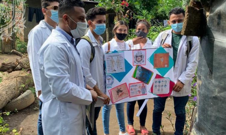 Estudiantes de la Carrea de Farmacia de la UNAN León Bicentenaria realizaron campaña de promoción y prevención de enfermedades producidas por vectores