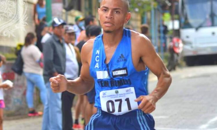 El destacado atleta de la Selección de Atletismo de la UNAN León Bicentenaria, Jhoel Rodríguez participó en el XLIV Carrera de San Silvestre - Catarina