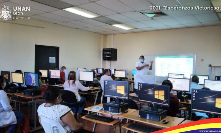 Docentes de la Facultad de Ciencias Químicas de la UNAN-León Bicentenaria, reciben acompañamiento en el manejo y actualización de aulas virtuales, a través de la Universidad Abierta en Línea de Nicaragua