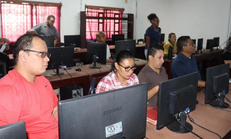 Conectando saberes para el uso de plataforma académica de BICU