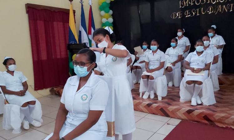 Imponen cofias a enfermeras y enfermeros del caribe nicaragüense 