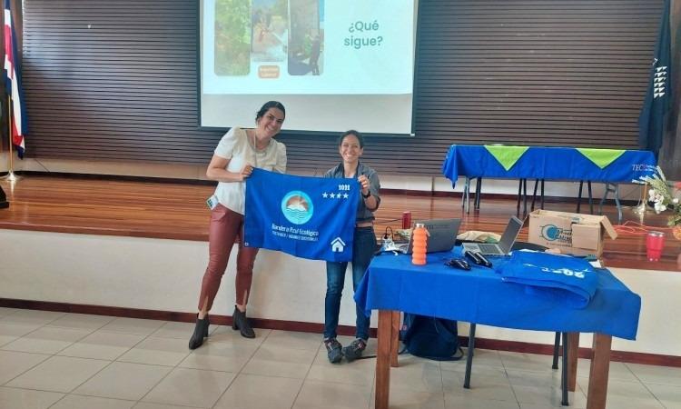 Campus San Carlos recibe galardones de Bandera Azul Ecológica
