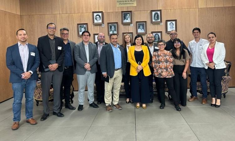 Autoridades universitarias visitan la Asamblea Legislativa para dar seguimiento a convenio marco