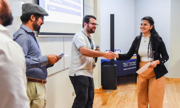 Estudiantes de curso de semiconductores con Intel destacan calidad y oportunidades laborales