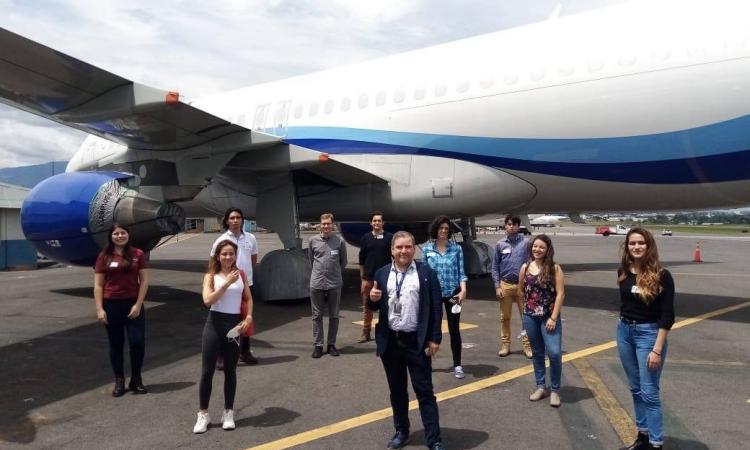 Estudiantes del TEC y de universidad francesa trabajan juntos en importante proyecto aeronáutico