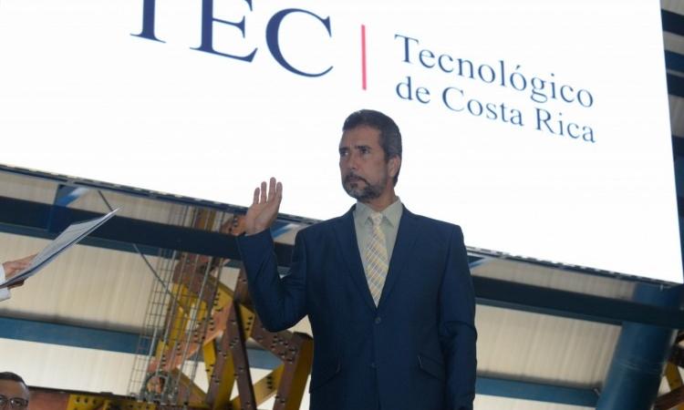 Óscar López se juramentó para un nuevo periodo como Director del Campus Tecnológico Local San Carlos