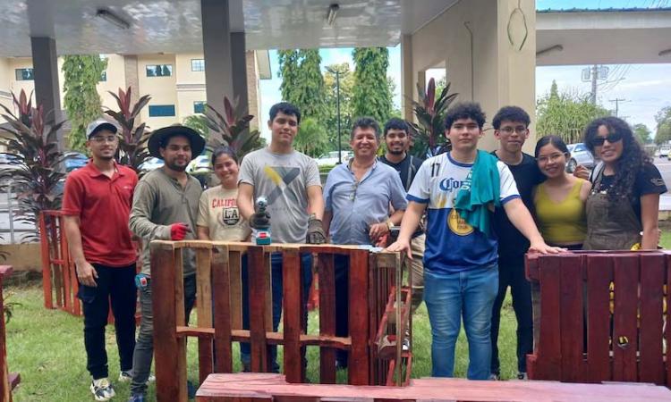 Estudiantes de Arquitectura Mejoran Espacio Recreativo y Culturalen la UNACHI