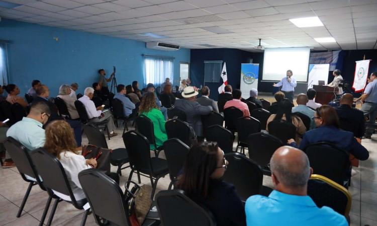 SENACYT realiza primera consulta del PENCYT 2024- 2029 en la UNACHI